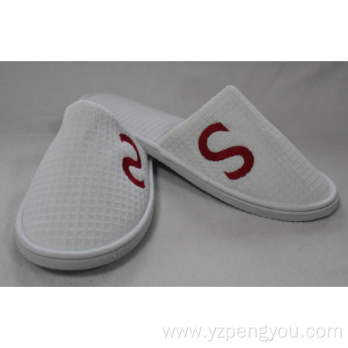 Customized soft sole indoor waffle slippers